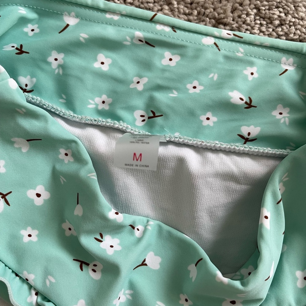Bikini size Medium - Picture 4 of 7